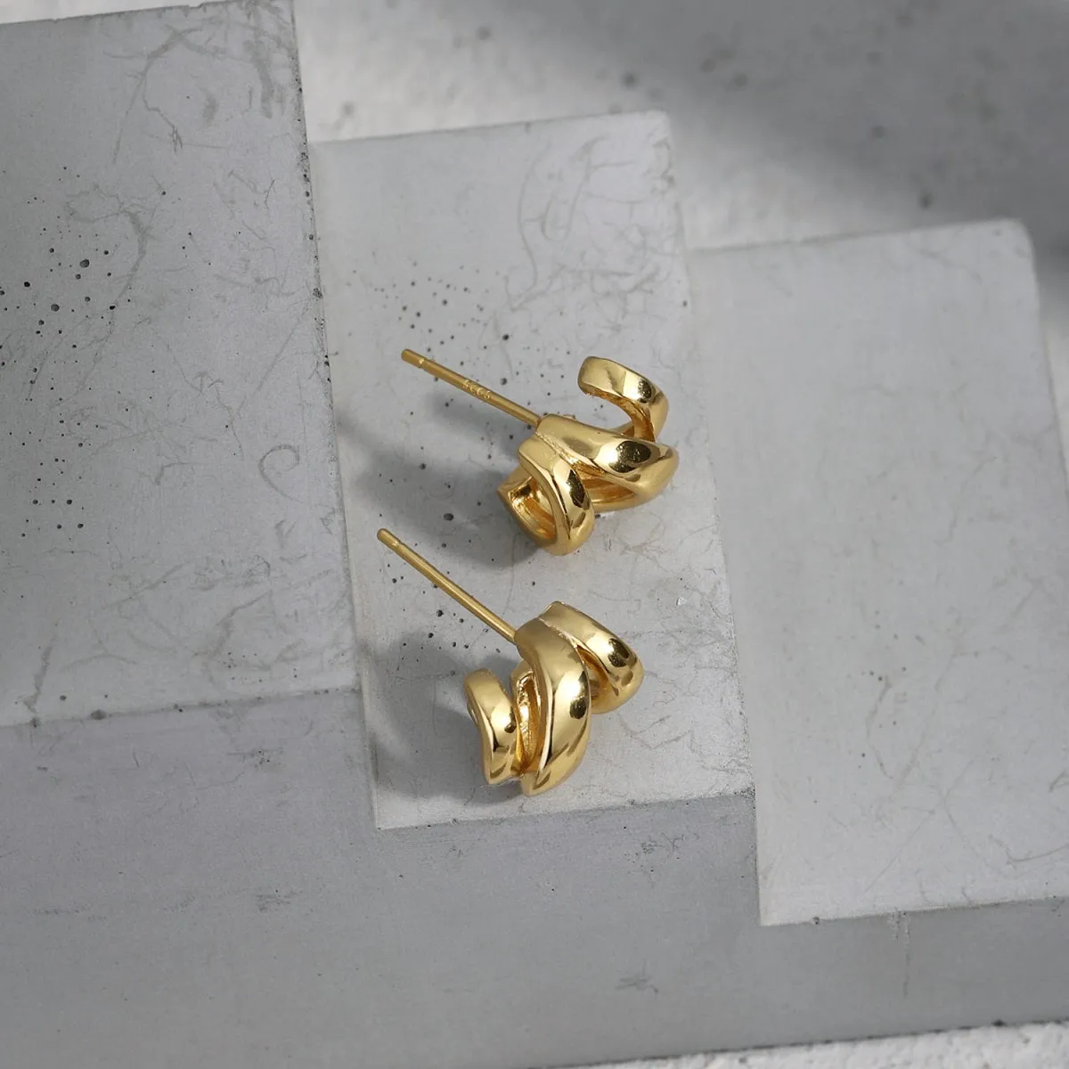 Dainty Earlobe Jackets Tripe Claw Stud Earrings