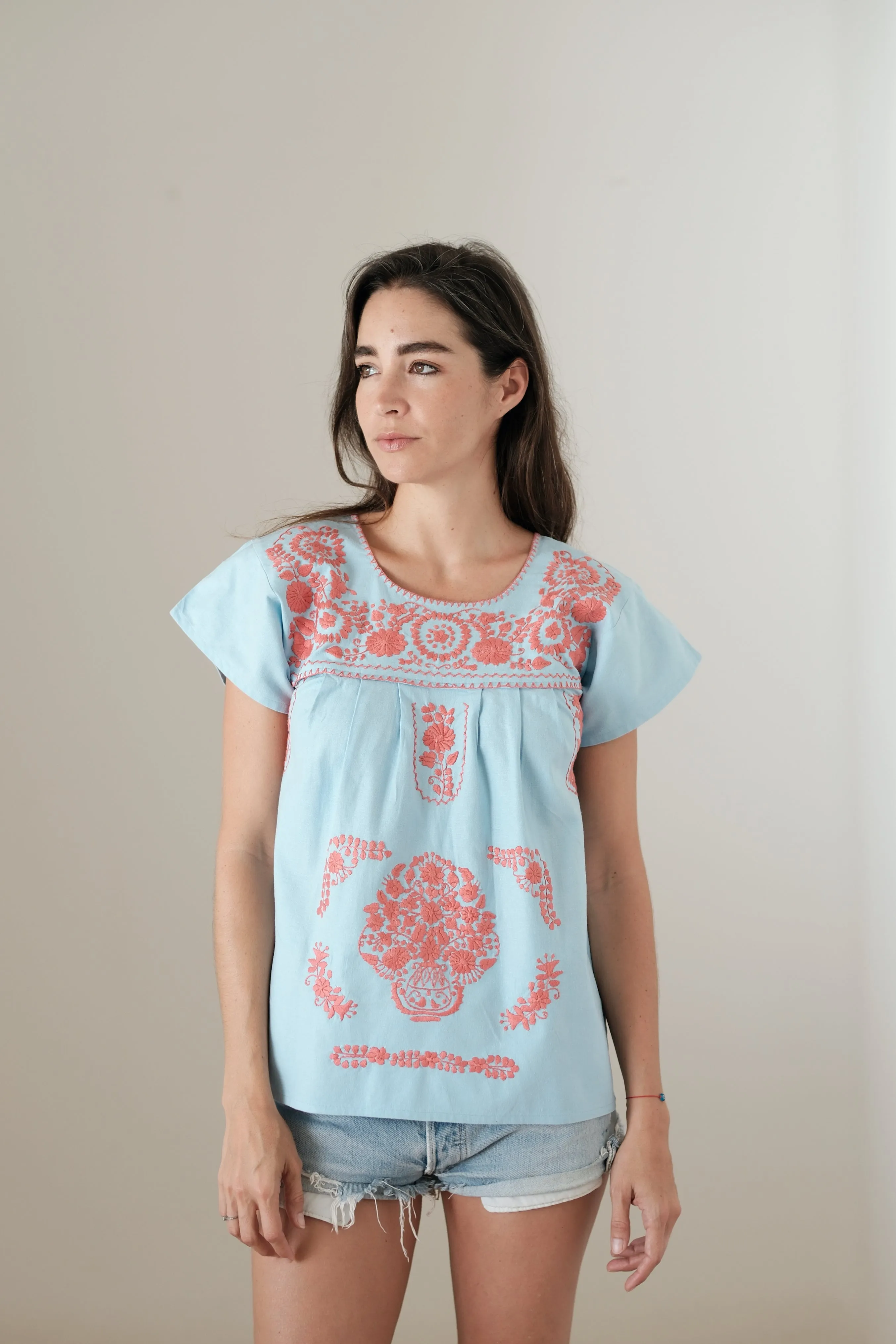 EMBROIDERED COTTON TOP "REEF" IN BABY BLUE