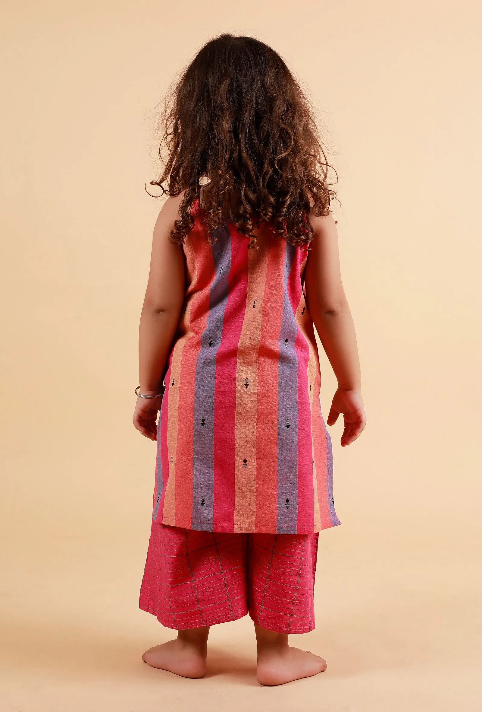 Set of 2: Pink Multicolor Stripe Sleeveless Kurta And Woven Pallazo Pants